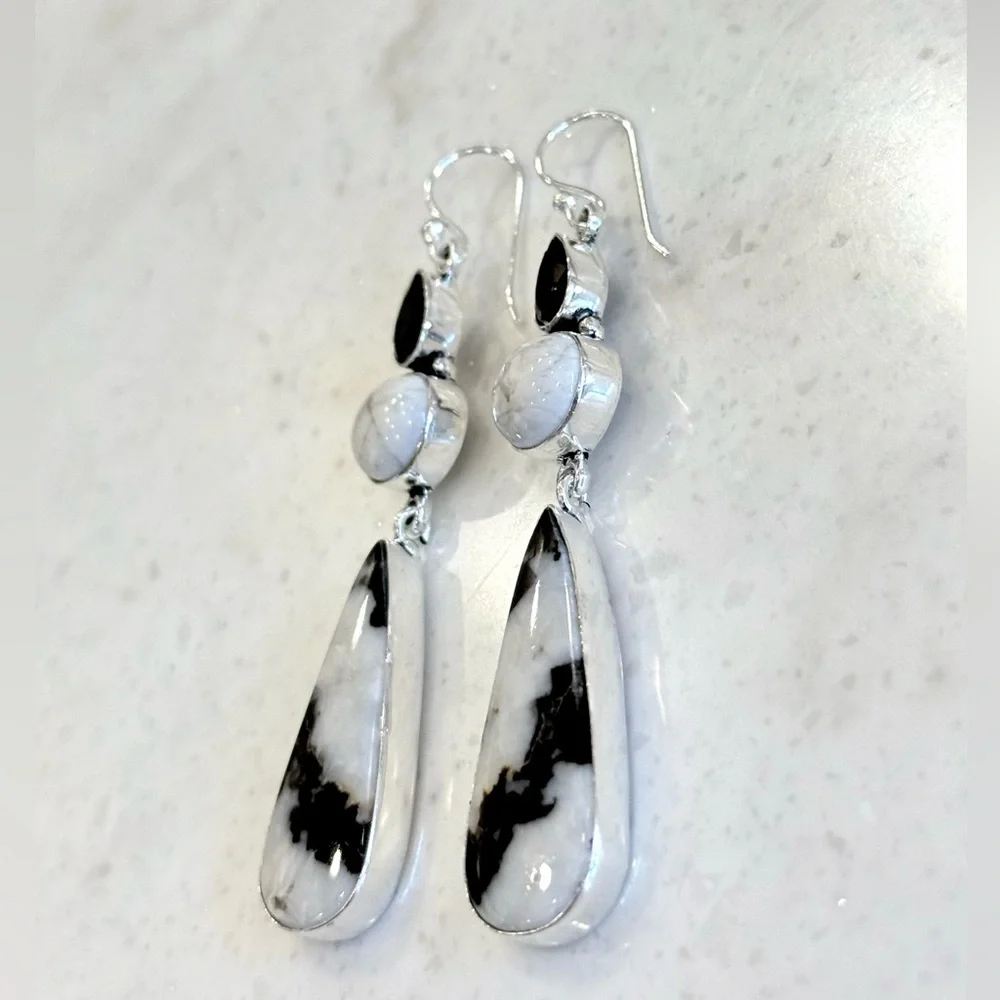 925 Sterling Silver White Buffalo Turquoise & Onyx Earrings - Picture 2 of 4
